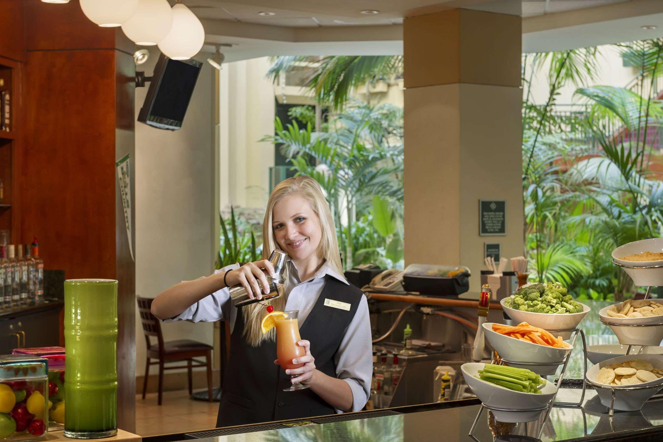 Embassy Suites By Hilton Tampa Usf Near Busch Gardens Restaurante foto